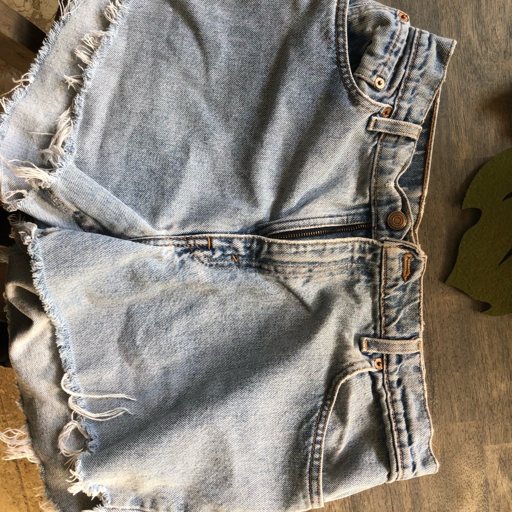 Levi’s cut off shorts